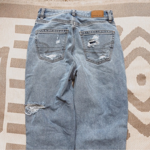 AE mom Jean stretch heavily distressed light wash 0 short - Picture 5 of 6